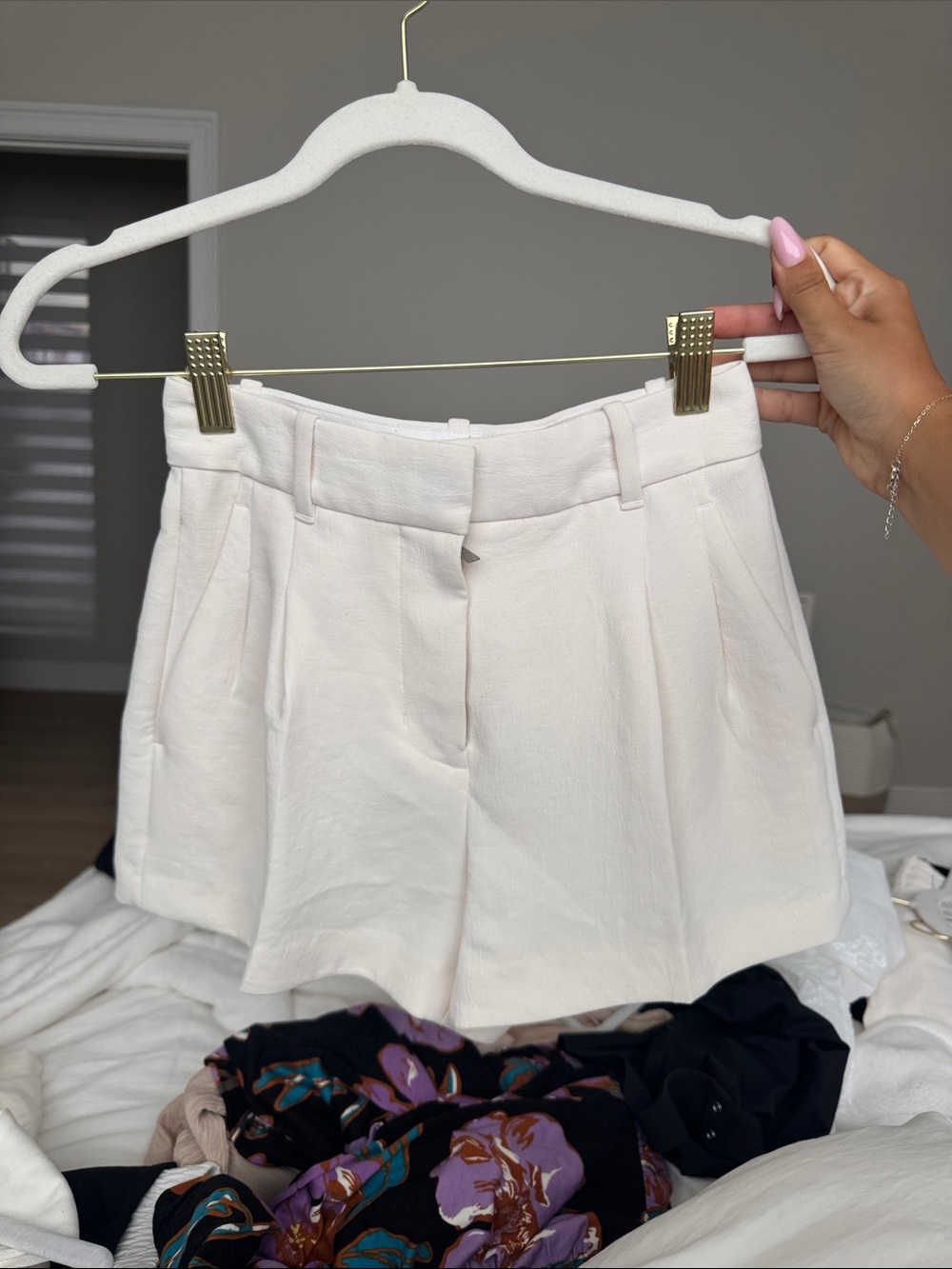 Aritzia Cream High-Rise Pleated Tailored Shorts